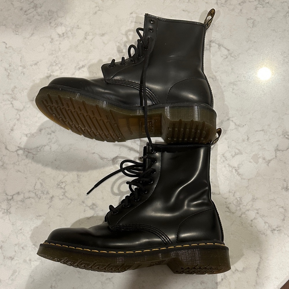 Doc Martens - Picture 2 of 8